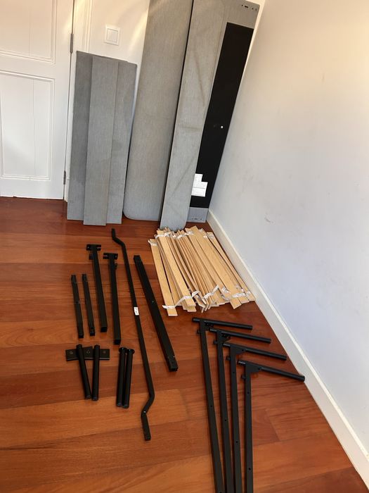Cama IKEA desmontada usada