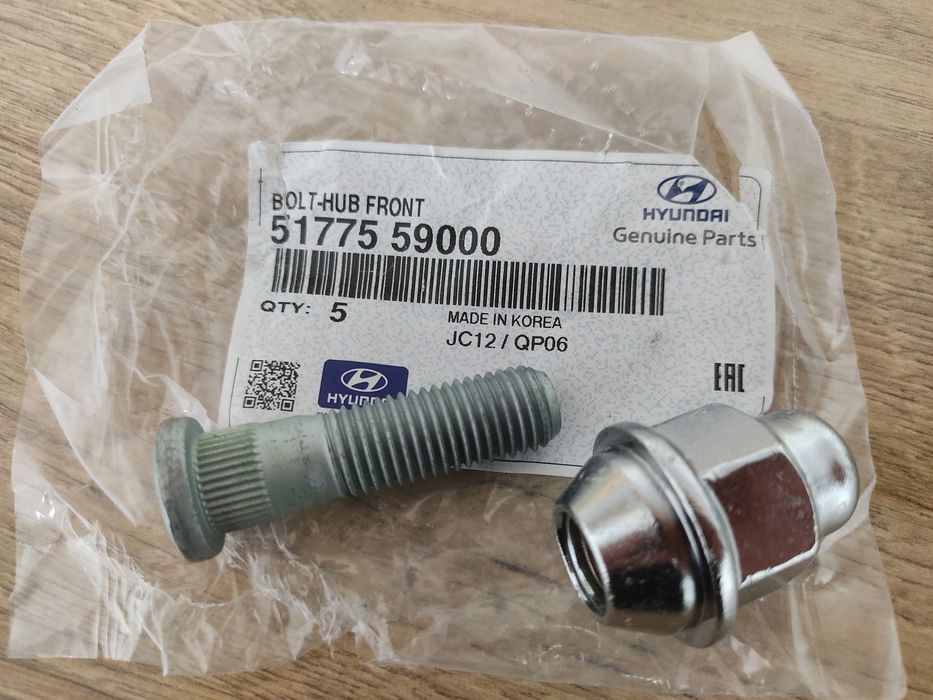 Шпилька колесная с гайкой Hyundai  H350