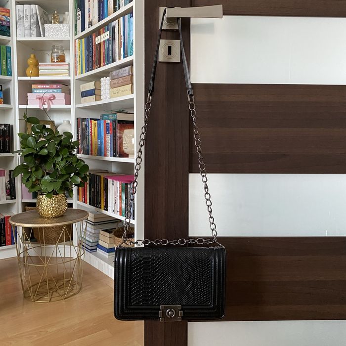 Elegancka damska torebka czarna skóra węża pojemna