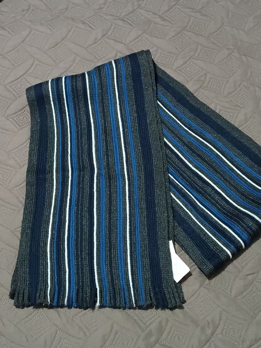 Різні чоловічі шарфи