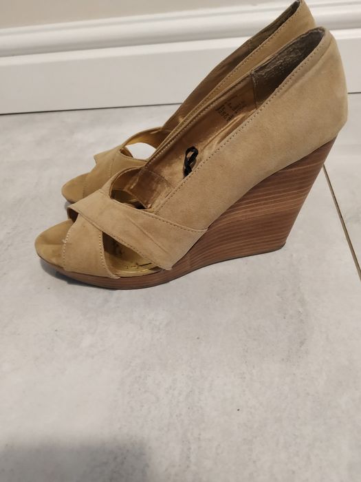 Sandałki na koturnie beżowe H&M 39