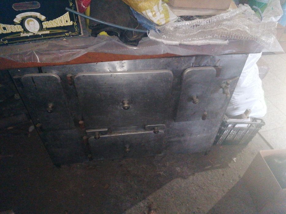 fogão a lenha antigo.