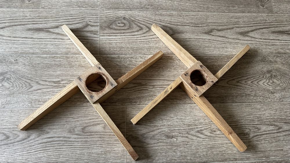 Отдам бесплатно 2 подставки под елку