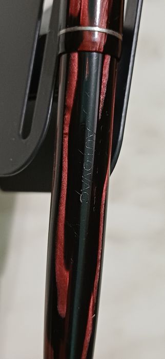 Перьевая ручка Burnham с золотым пером.