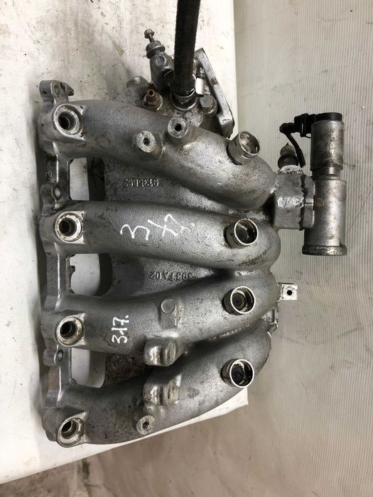 Впускной коллектор на Volvo V40 1.9T 2.0T