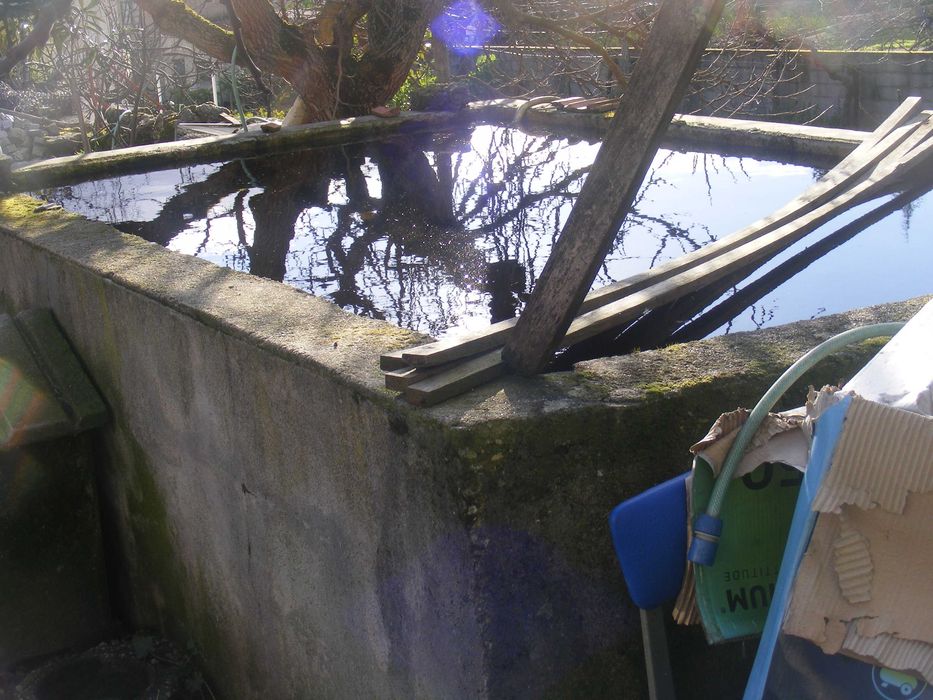 Vendo moradia , propriedade privada com vedação total