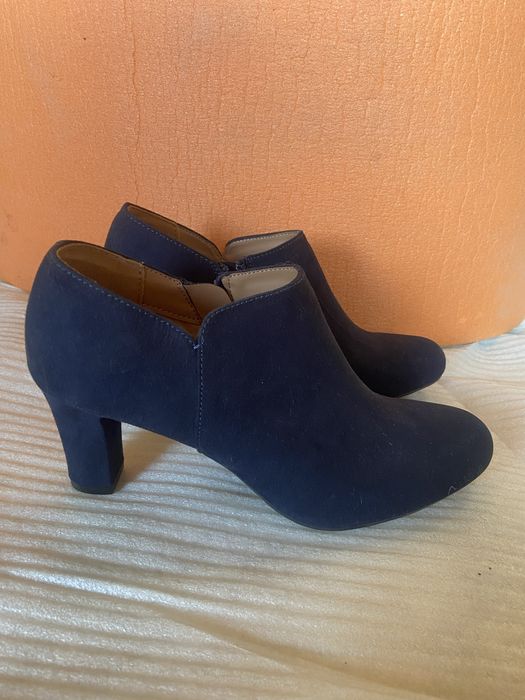 Ботильйони замш стнього кольору 38 розмір