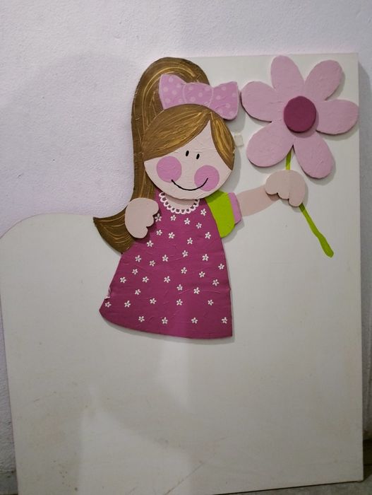 Cabeceira menina. Pintado á mão