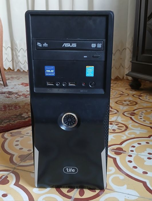 Monitor e colunas mais torre ( ler o anúncio bem )