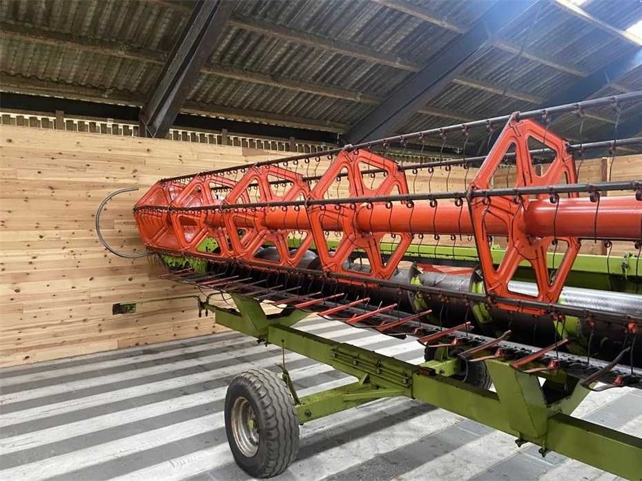 Свіжий claas lexion 460 з жаткою