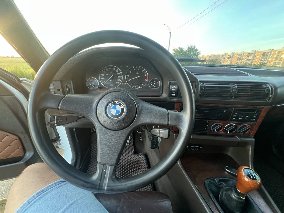 BMW e34.