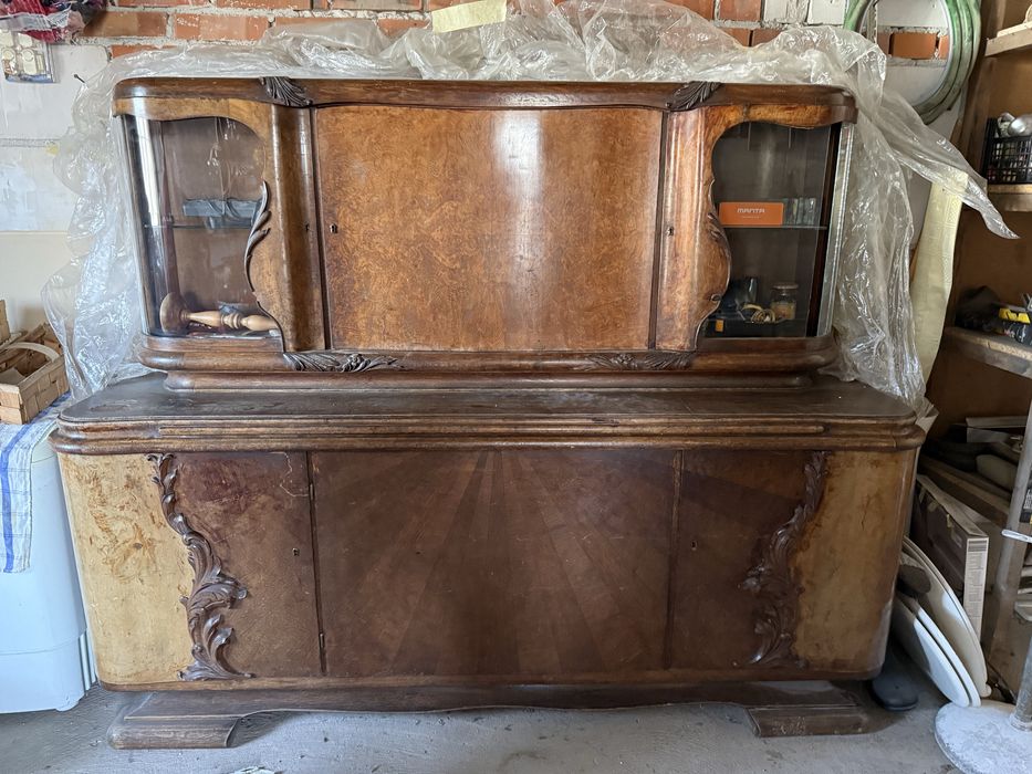 Kredens z okresu miedzywojennego