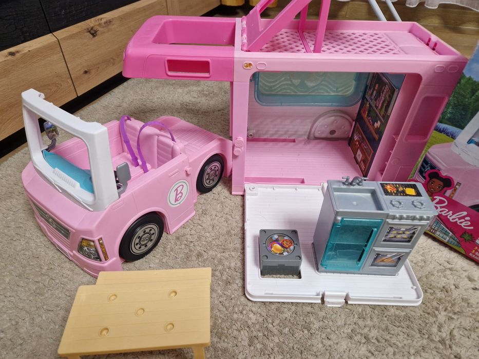 Kamper Barbie z kartonem