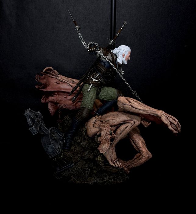 Figurka Geralt z wampirem 30cm