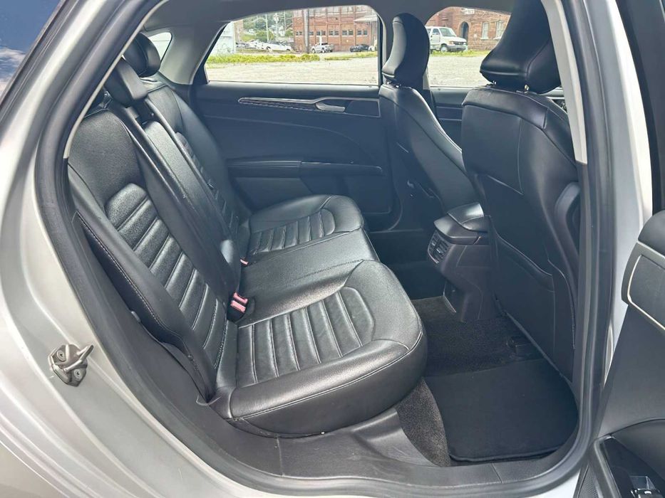 Ford Fusion SE      2016
