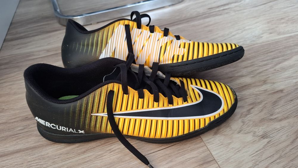 Buty turfy piłkarskie Nike Mercurial 40,2/3 rozm.