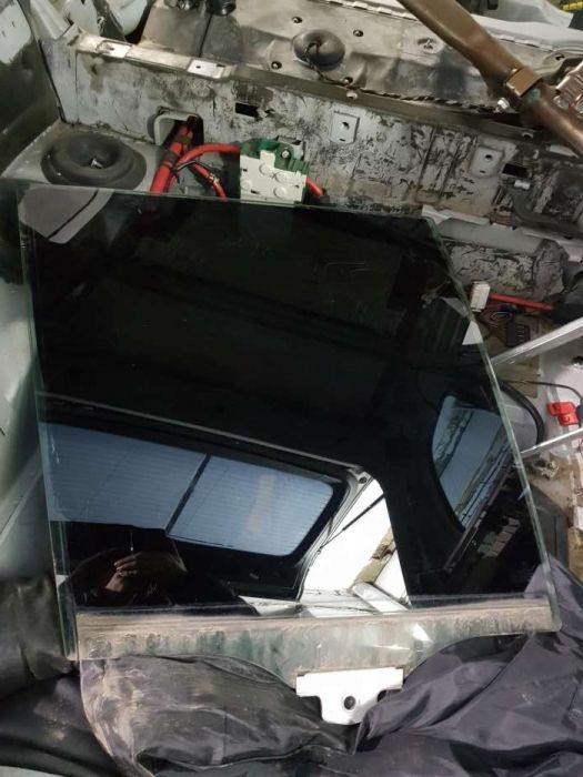 Скло БМВ Е53 Е60 Е65 Е66 Е70 Е71 Ф01 Ф02 Ф10 Ф30 Скло на BMW