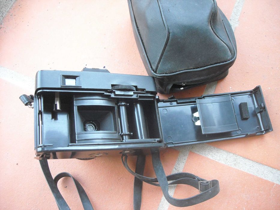 Maquina fotografica antiga de rolo em bom estado