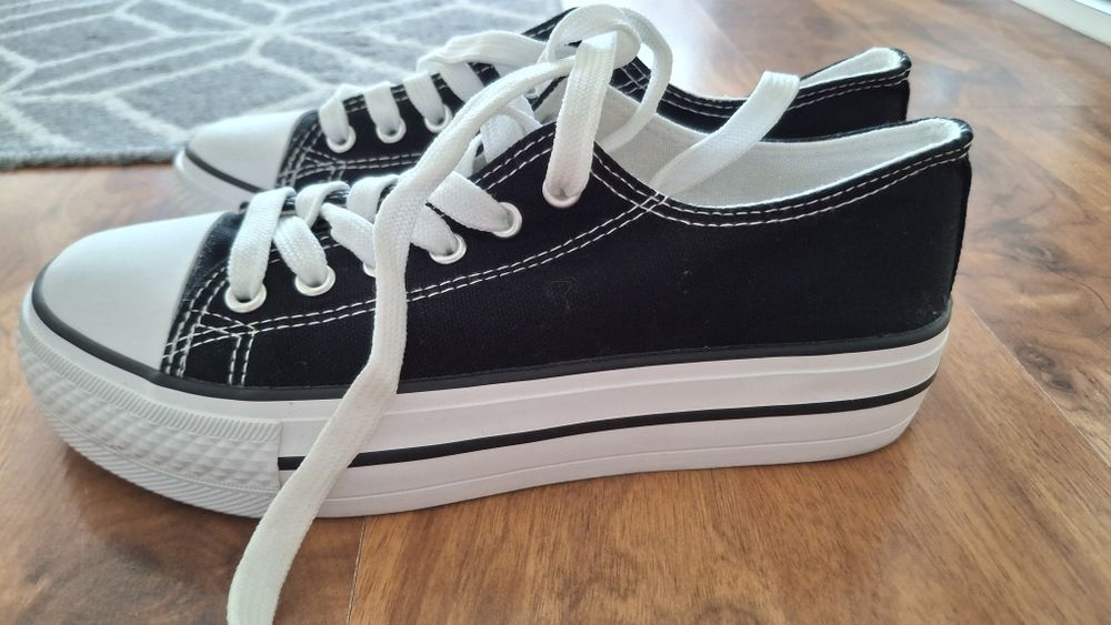 Trampki na grubszej podeszwie