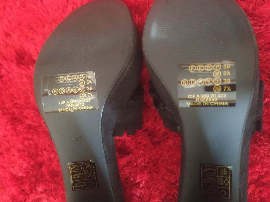 Sandálias Pretas - Novas