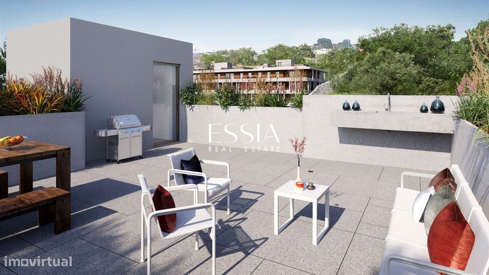 Apartamento T4 com Varanda, Campanhã