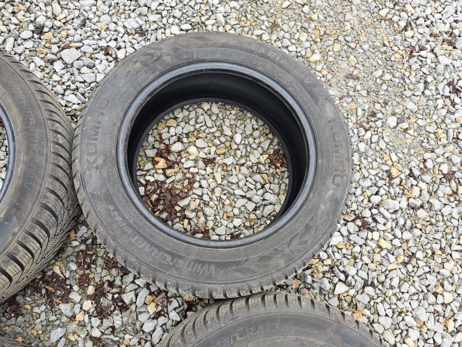 225 55 r17 Kumho WinterCraft WP52+ prawie nowe

Sprzedam komplet opon