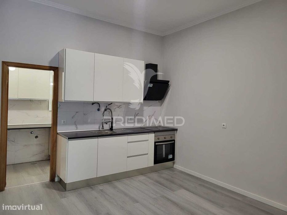 Loja em Belas - Boa Localização