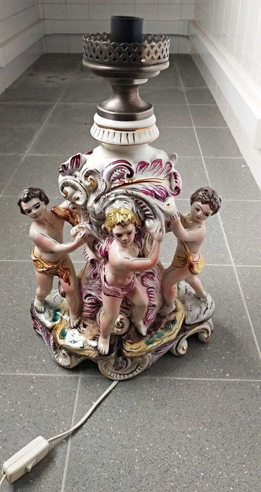 Candeeiro de Mesa em Porcelana (antiguidade)
