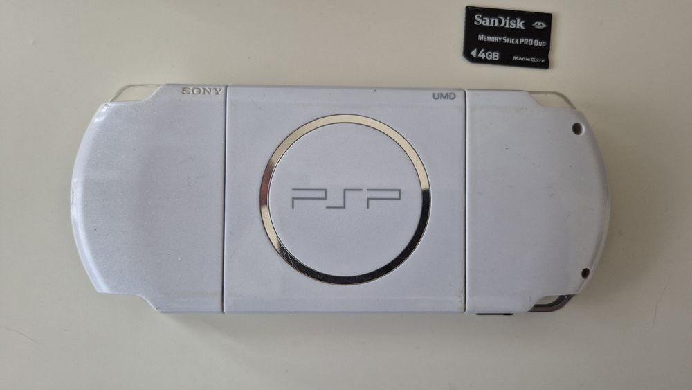 PSP 3004 Slim & Lite Branca c/Carregador e Cartão