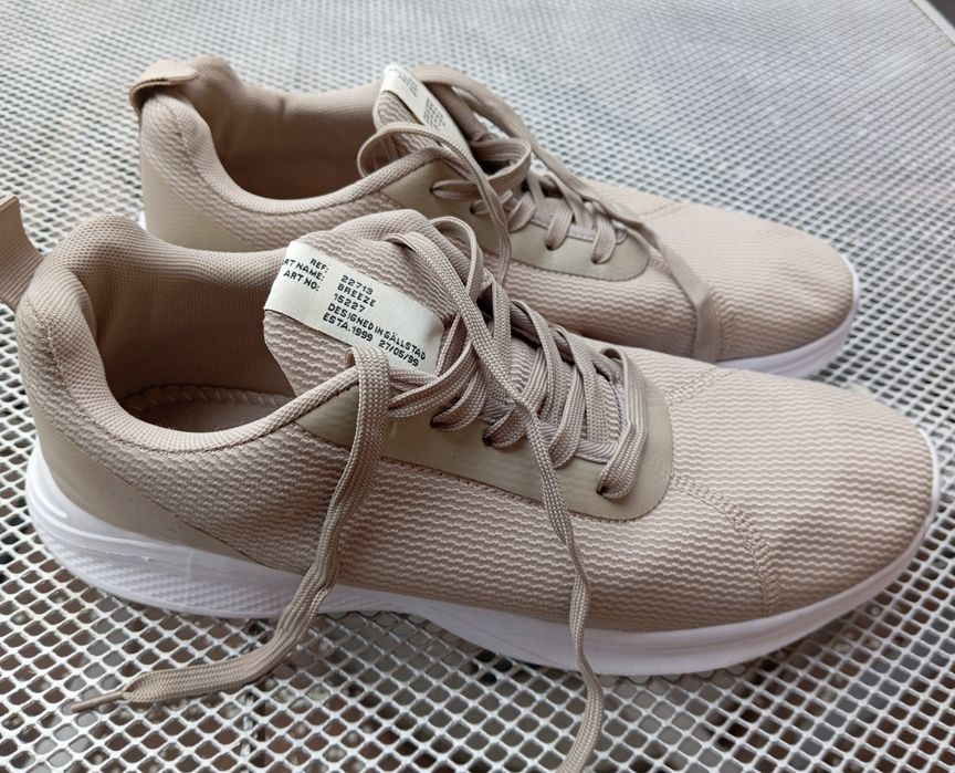 Męskie , beżowe buty.45