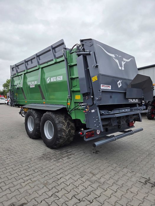OD RĘKI Rozrzutnik obornika Metal-Fach Taurus N272/2