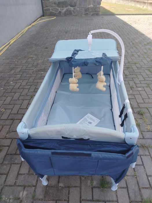 Cama de viagem marca Babygo