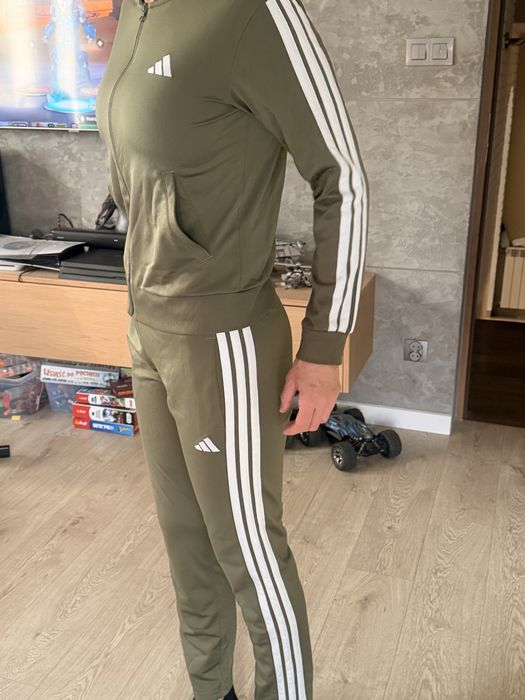 Komplet dresowy firmy Adidas r. S