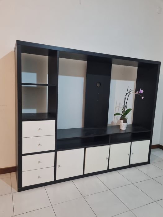 Móvel de sala / estante com arrumação