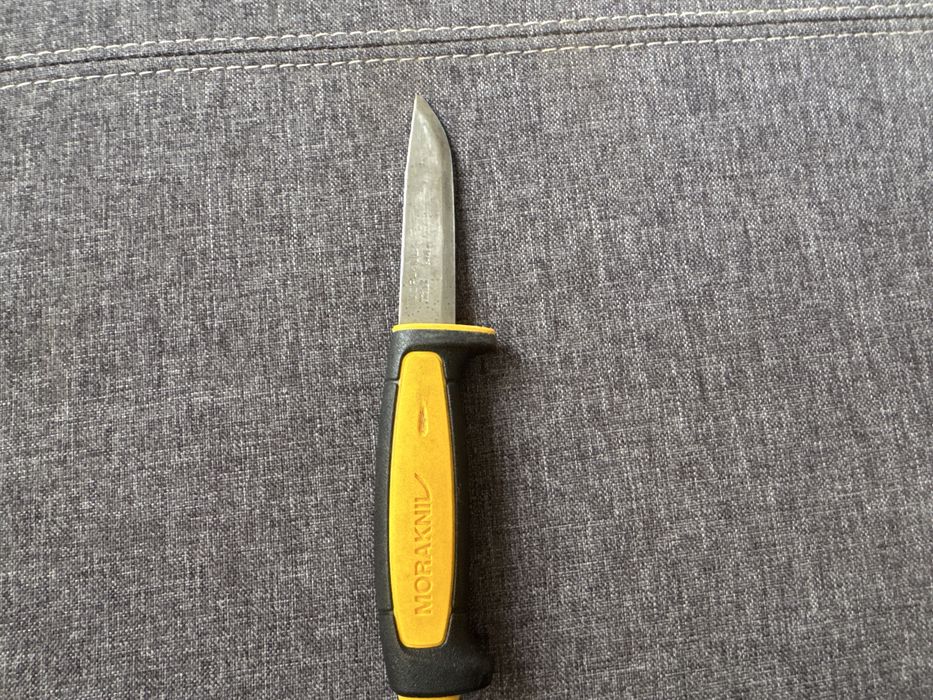 Nóż Morakniv Basic / Craftline Carbon – stal węglowa