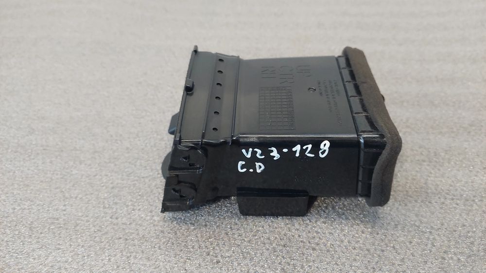 Difusor / saída de ar NISSAN Leaf EV (ZE0)