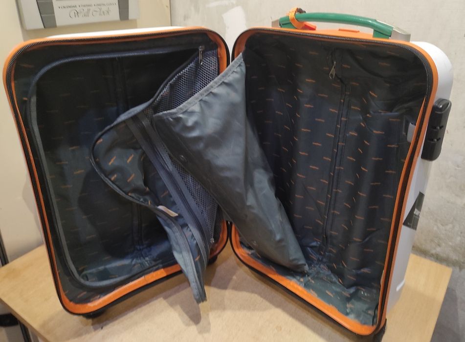 Вализа турестична,Нова.Наложка