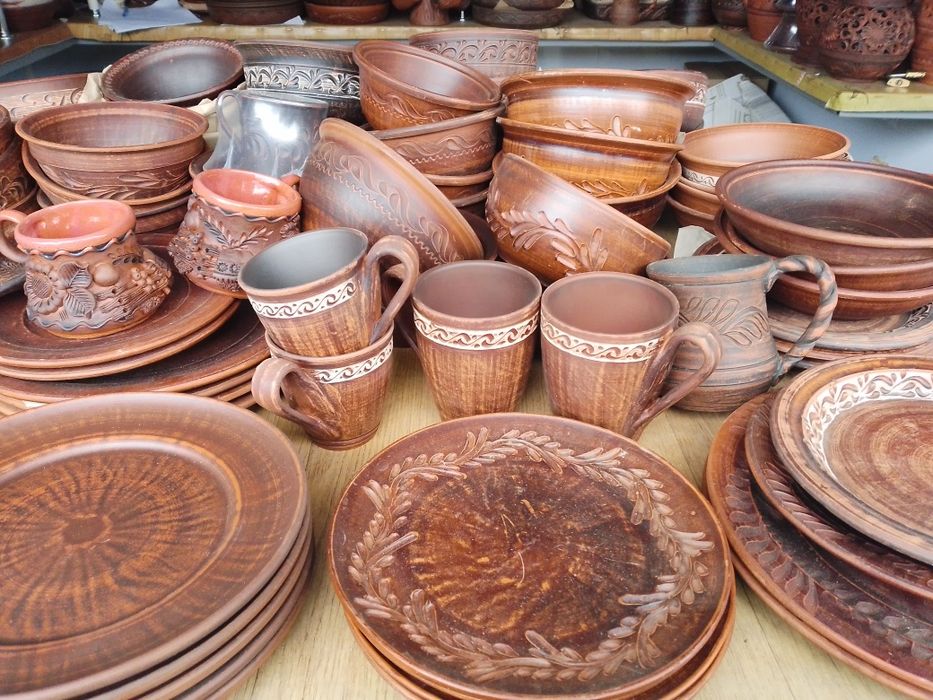 Посуд з червоної глини