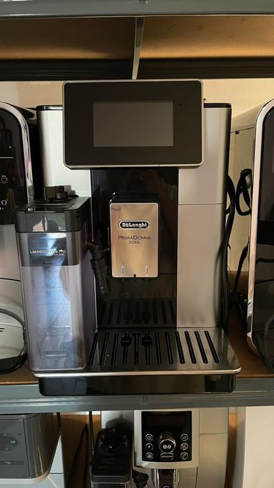 Кавомашина DeLonghi