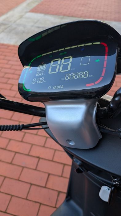 Mota YADEA E8S - Scooter eléctrica/Como NOVA/ Com Extras