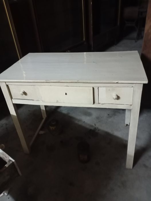 Vendo esta mesa muita bonita antiga