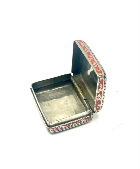 Caixa esmaltada de comprimidos