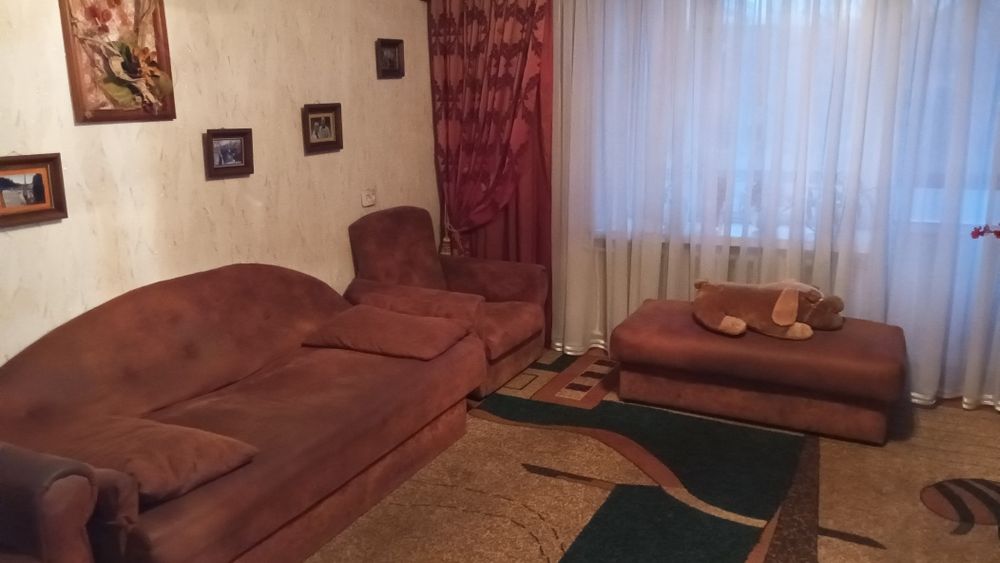 Здаеться кімната не прохідна  в 4 кімнатній квартирі,пр.Відродження  для  хлопців