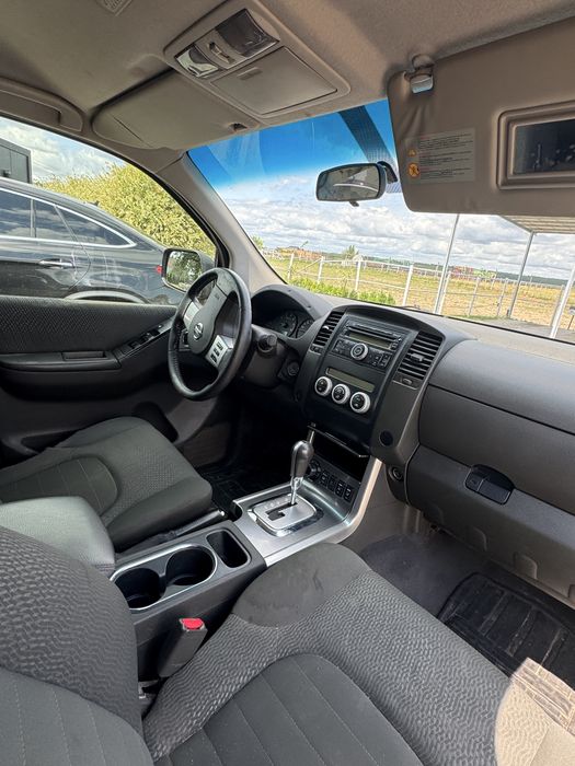 Sprzeam Nissan navara
