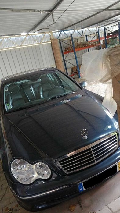 Mercedes W203 2002 Gasolina/GPL em boa condição geral