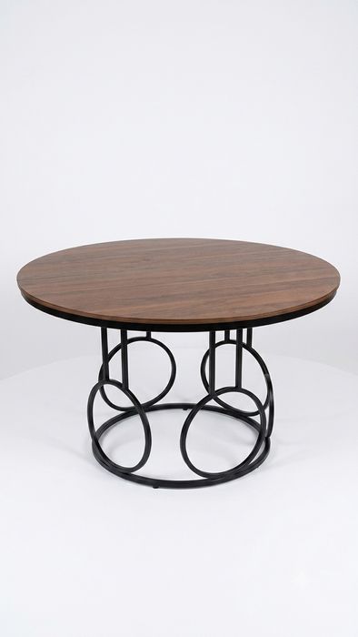 Mesa com algumas marcas de uso diâmetro 1,21cm