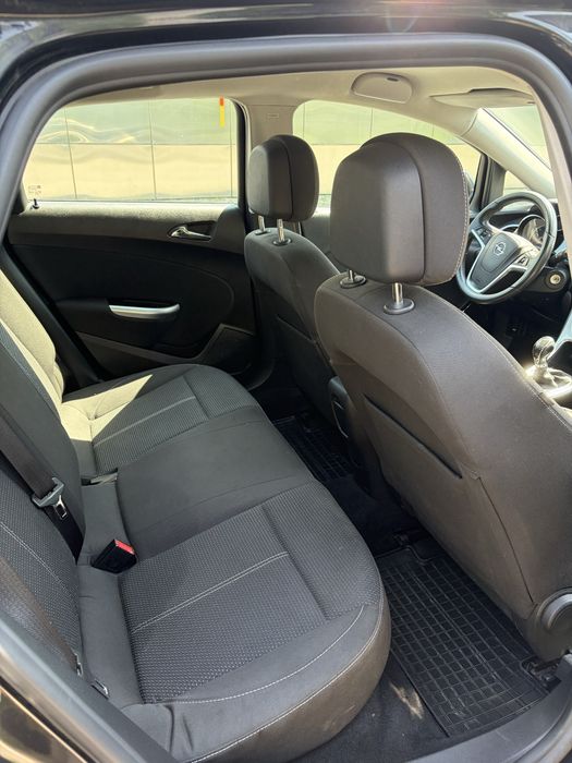 Opel Astra J 2011 Rok