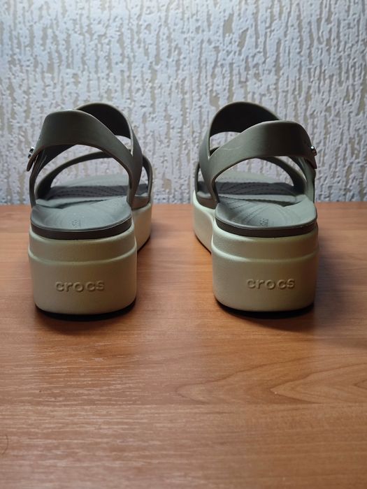Жіночі санділі Crocs