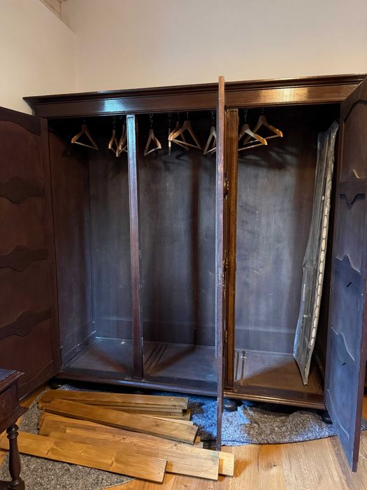 Armario de madeira em perfeito estado / Wooden cabinet