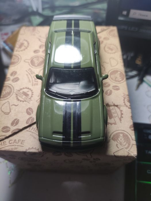 Продам модельку Dodge Challenger SRT 1:44